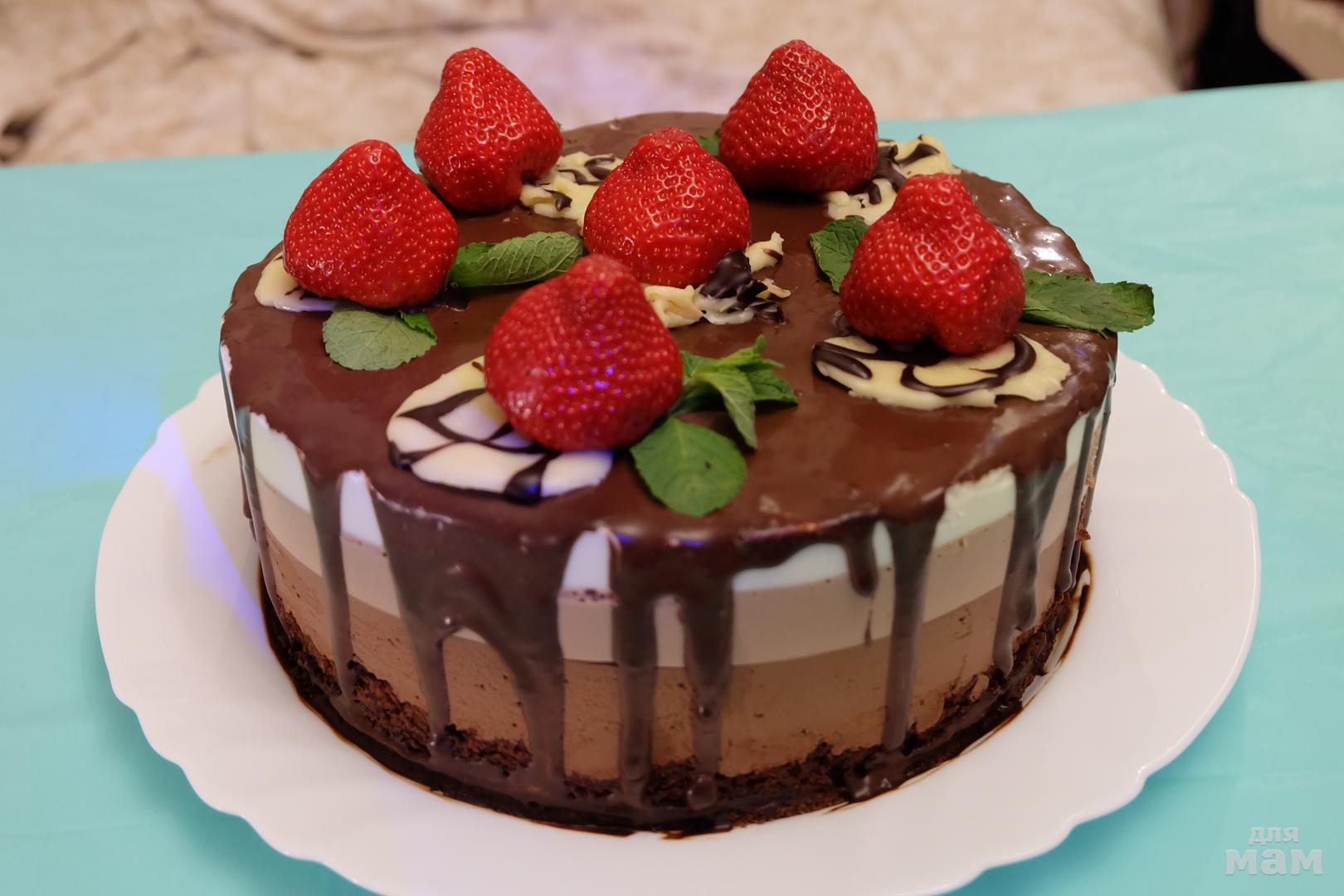 Муссовый торт 3 шоколада с малиной