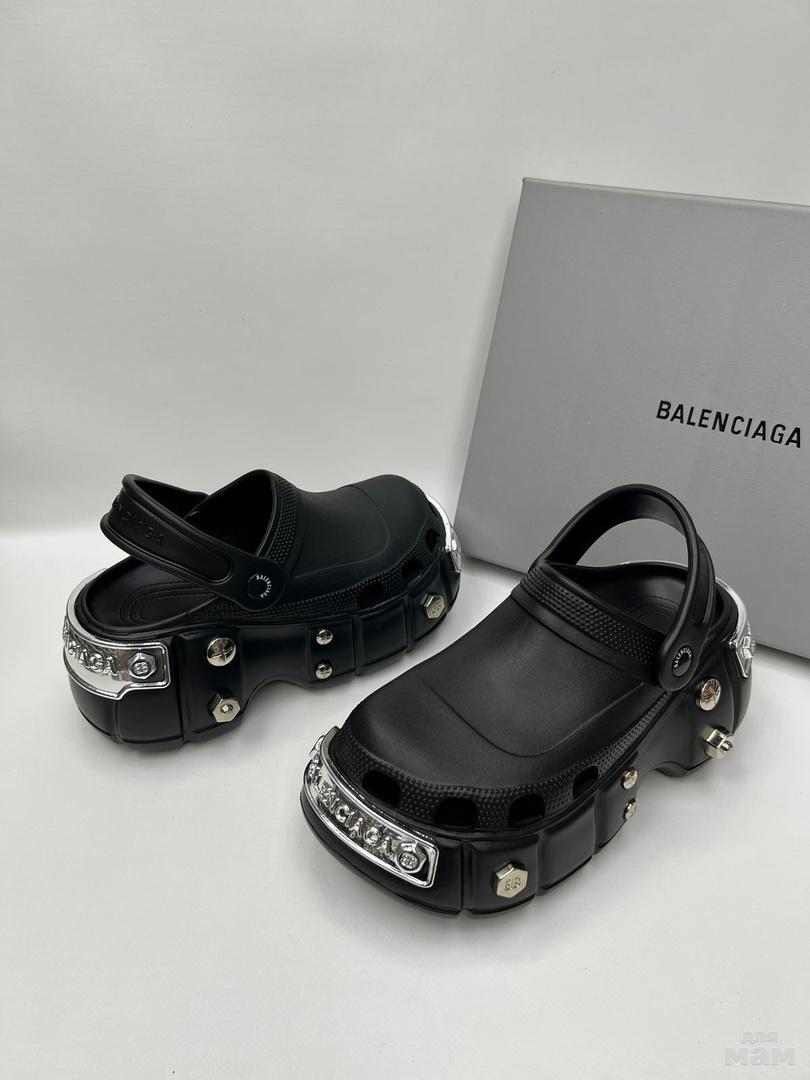 Сабо баленсиага. Сабо Balenciaga x Crocs. Сабо Balenciaga. Баленсиага деревянные туфли.