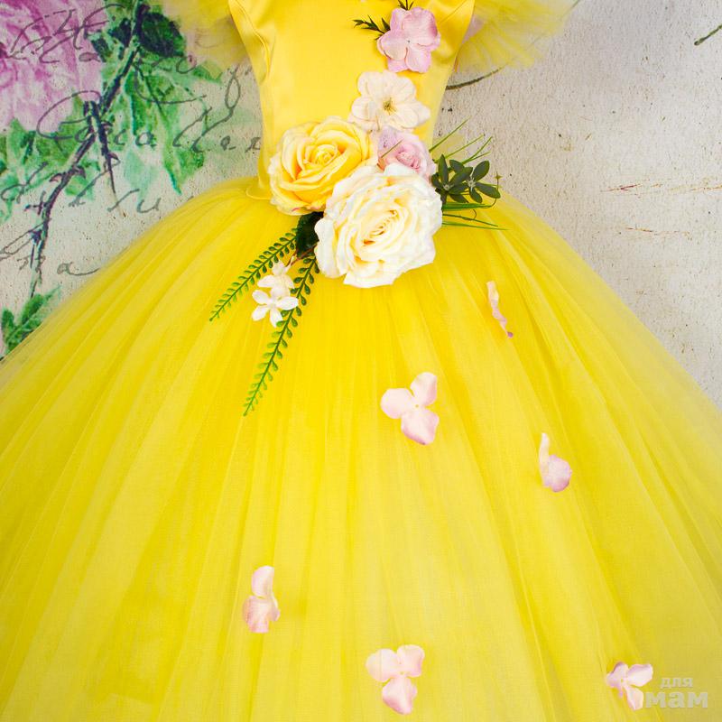 Желтое платье в цветочек